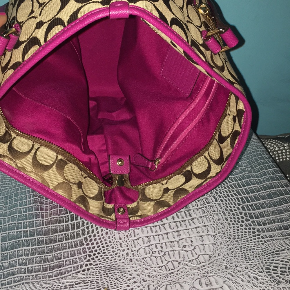 COACH PURSEπ!! - Picture 3 of 8